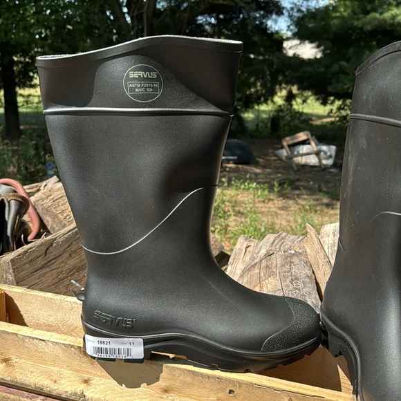 NEW HONEYWELL SERVUS STEEL TOE RUBBER BOOTS - Picture 5 of 8